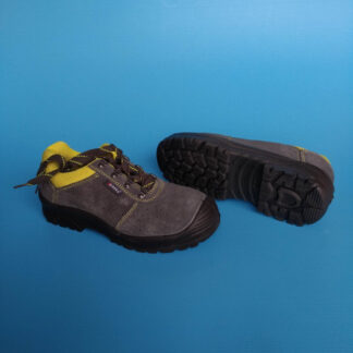 Low, perforated, suede shoe with COFRA safety toe cap