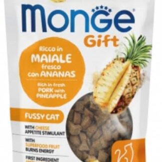 Monge Snack Gatto Gift Skin Support, snack per gatti adulti di tutte le taglie, gusto MAIALE con ANANAS,senza cereali, favorisce la lucentezza e la cura del pelo | 3 bustine da 50 grammi l’una.